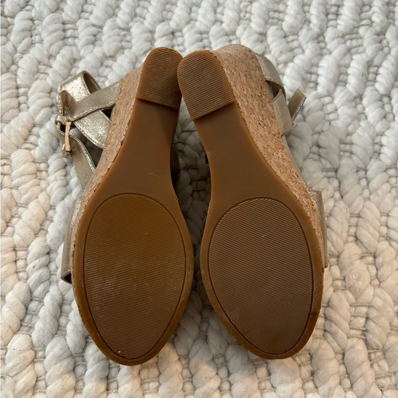 Women’s Gold Wedges Size 9 - Picture 4 of 4